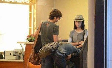 离婚5年首次同台互动，告别当初的背叛，董洁潘粤明再牵手？