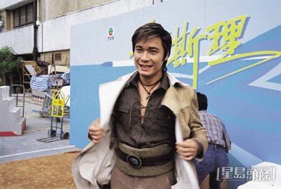 ​罗嘉良罕谈幸福婚姻！老婆苏岩心中排第一位，前妻生的儿子排第三