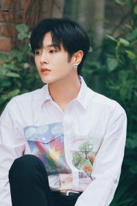 ​李汶翰，新鲜帅照