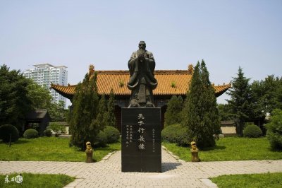 ​华夏第一世袭家族，多次当汉奸，现在仍受人敬仰