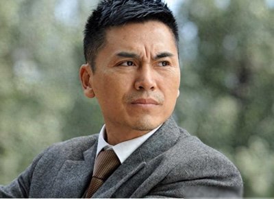 ​他被誉＂百变演员＂，55岁宝刀未老，娶富家女生四子一家人乐融