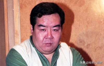 ​71岁郑则仕携小14岁妻子现身，曾欠债千万对方不离不弃，拒用名牌