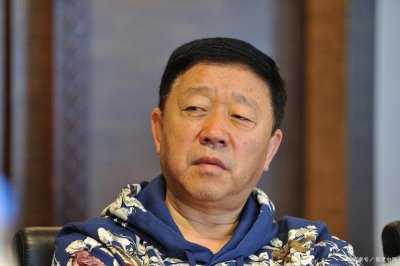 ​青岛首富杨绍鹏发家史：搬运工出身，54岁公司上市，身家355亿