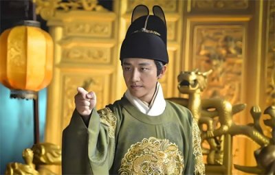 ​朱见深对万贵妃的爱是否影响了明朝的政治格局？