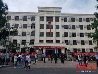 ​直击20年后学生打老师案庭审：向被打老师及其家属诚恳道歉