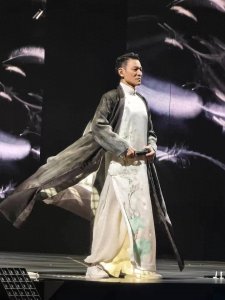 ​关之琳看刘德华演唱会，领略明星们背后的温情与魅力
