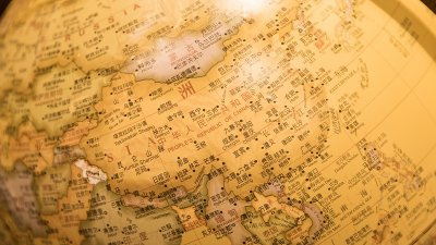 ​印度与我国哪里相邻