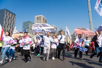 ​花样跑友团齐上阵！2025郑开马拉松带你跑进最暖春天