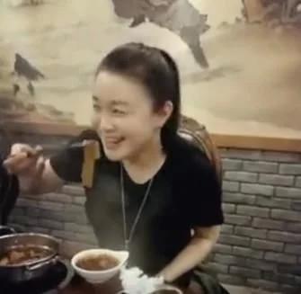 原来赵本山最丰满的女徒弟欺骗了我们这么多年？！有图有真相