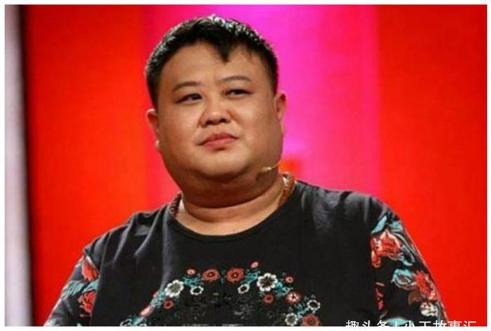 他是德云社背景最强大的弟子，曾经养过大象，如今主攻“捧哏”。
