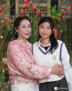 ​杨怡姐姐杨卓娜元宵节