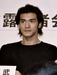 ​我去！52岁金城武重出江