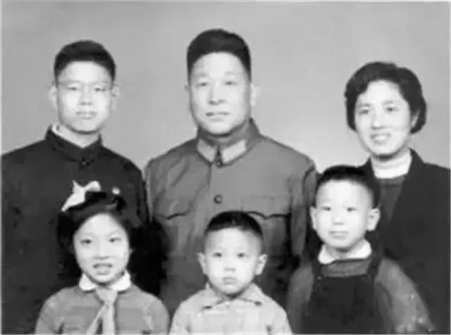 谁是王思聪的亲生妈妈（曝王思聪妈妈自掏1亿救儿）(3)