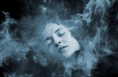 ​贵州农村灵异林场忽刮阴风红衣女孩离奇出现又神秘消失