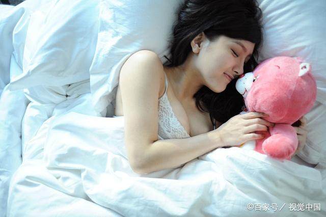 内心空虚的人什么表现(内心空虚是因为缺爱吗)