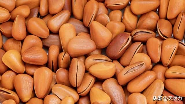 生的松子如何炒熟来吃（松子怎么开口）