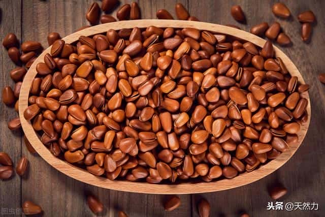 生的松子如何炒熟来吃（松子怎么开口）