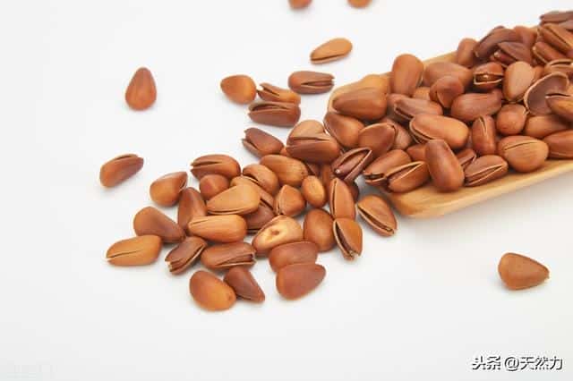 生的松子如何炒熟来吃（松子怎么开口）