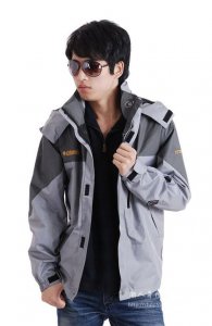 ​冲锋衣配什么裤子好看（这4款穿搭要学起来）