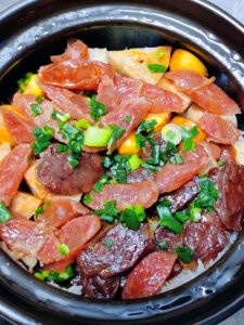 ​最快做煲仔饭的方法（5分钟做出美味煲仔饭）