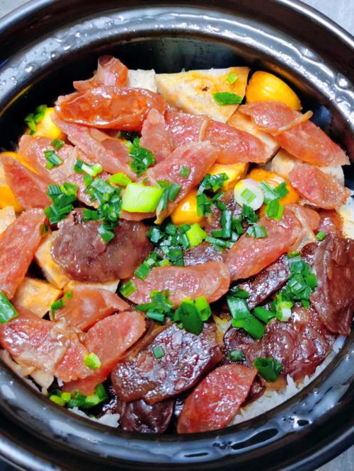 最快做煲仔饭的方法（5分钟做出美味煲仔饭）