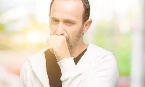 肺癌不是悄无声息,手上出现2种标记,最好查一下肺CT