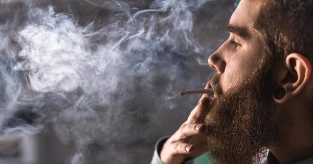 肺癌不是悄无声息,手上出现2种标记,最好查一下肺CT