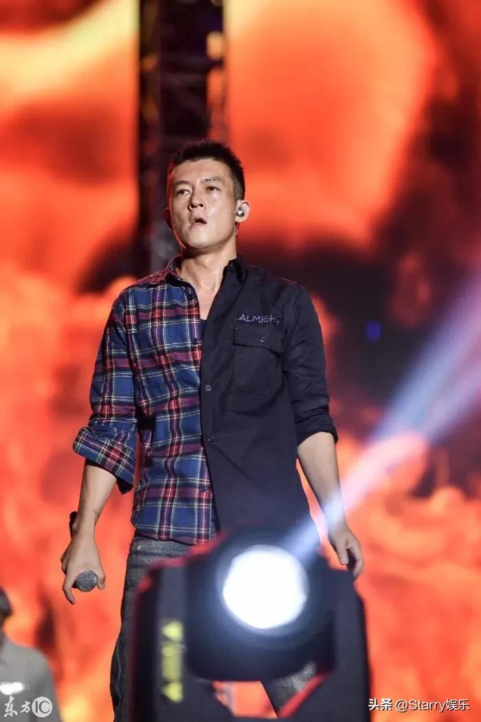 陈冠希晒全家福：一家三口过得非常幸福！