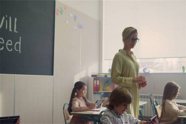 离不开你陈小春歌词（离不开你歌曲简介）_260265