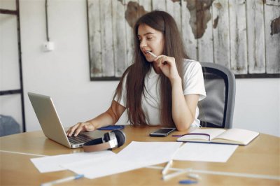 ​离不开你陈小春歌词（