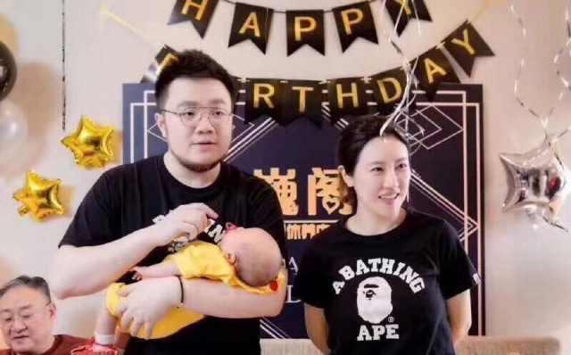 网曝宋丹丹当奶奶,儿媳妇大量私照曝光,完全看不出比巴图大7岁