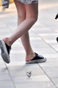 ​从“趿（tā）拉式”穿鞋的流行看流行