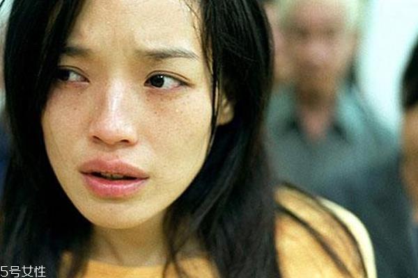 雀斑多怎么化妆自然 雀斑妹子7个化妆技巧 雀斑多怎么化妆自然 雀斑妹子7个化妆技巧