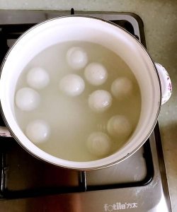 ​冻汤圆下冷水还是热水