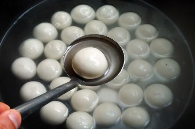 冻汤圆下冷水还是热水,速冻汤圆冷水下锅还是热水?图8