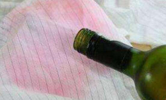 怎么洗杨梅汁染色的衣服,衣服弄到杨梅汁怎么洗图2