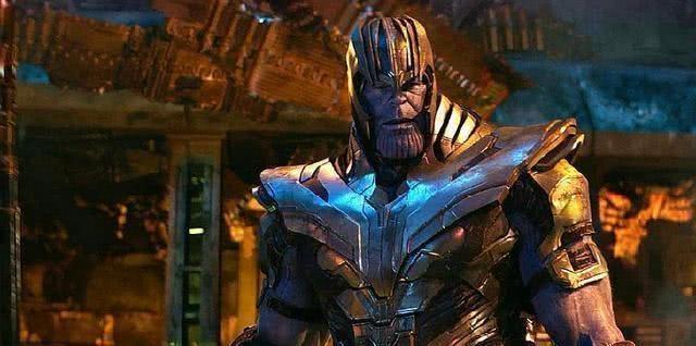 灭霸与绯红女巫到底什么关系为什么会摸摸头原因扎心了！