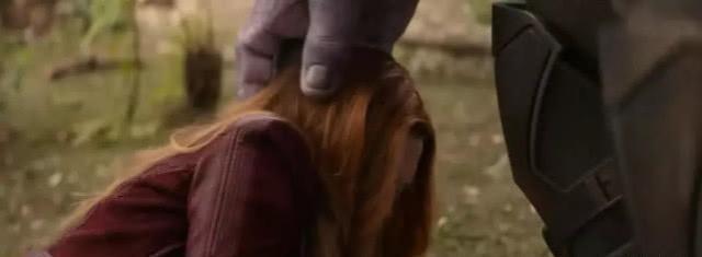 灭霸与绯红女巫到底什么关系为什么会摸摸头原因扎心了！