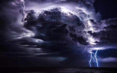 ​造成地震和海啸的武器