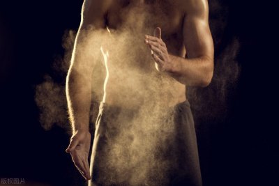 ​脚底出汗什么原因怎么