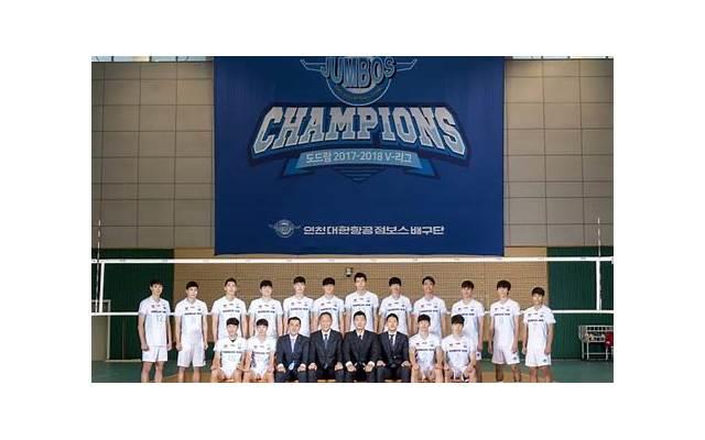 接吻时男生的手在干嘛（水瓶男接吻时男生的手在干嘛）