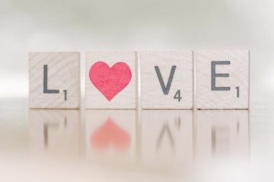 ​喜得千金报喜朋友圈喜得千金报喜朋友圈请柬(精选25句)