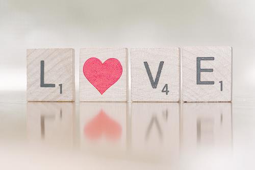 喜得千金报喜朋友圈喜得千金报喜朋友圈请柬(精选25句)