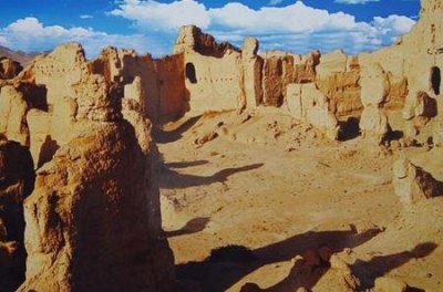 ​重庆景区设世界最长悬挑玻璃廊桥:伸出悬崖26米