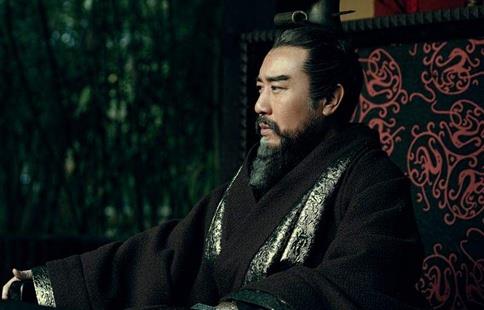 “说曹操曹操就到”后面一句是什么?