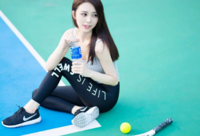 ​带烧杯的网名女生霸气