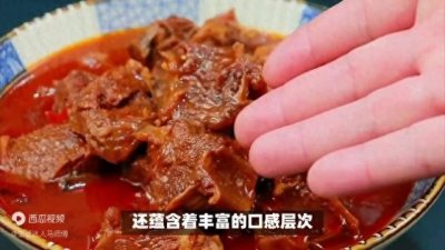 ​揭秘美食界疑惑：你知道牛腩其实是牛的哪个宝藏部位吗？
