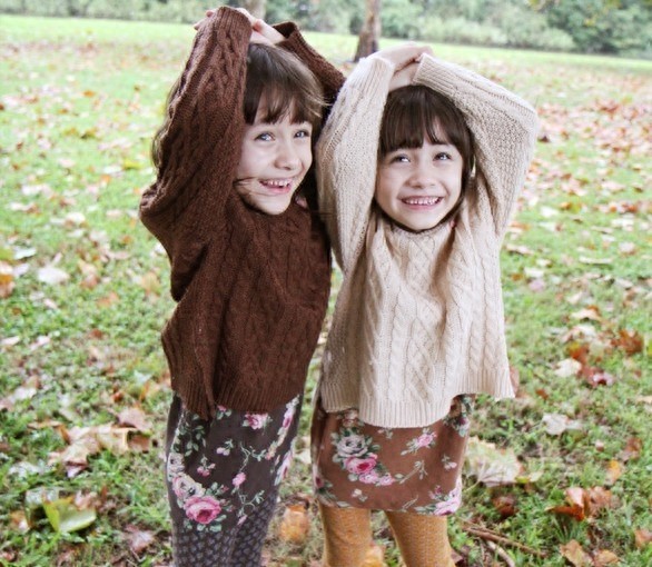 甜馨走红之前，最美的混血双胞胎姐妹：娜奥美丽莎