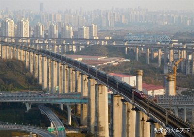 ​运行深圳与成都之间一趟直达特快列车，算上其前身有十二年多了
