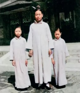 ​你可能被电视剧给骗了，这一组老照片，揭秘了真实太监和宫女形象